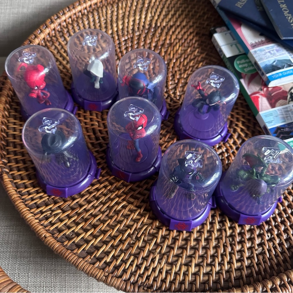 Marvel Spider-Man: Into The Spider-Verse Domez collectible 8 Spidey mini-figures